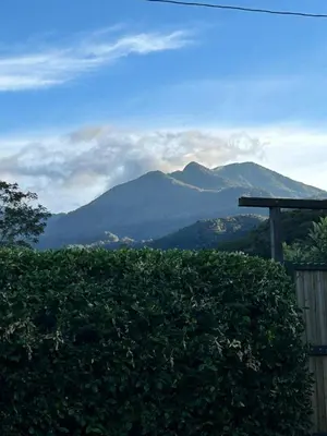 a view of mountains with a fence and a hedge at Cabaña en San Rafael Cerca de Ríos y Naturaleza in San Rafael