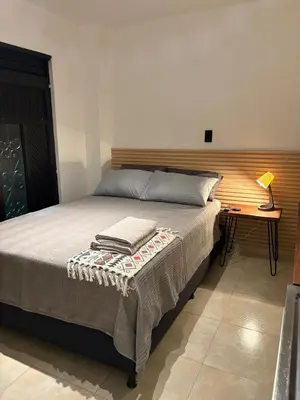 a bedroom with a bed and a desk with a lamp at Apartamento en centro de Medellín in Medellín