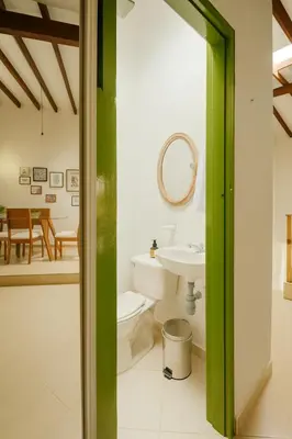 a bathroom with a white toilet and a sink at Aluna Apartamento Jericó in Jericó