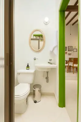a bathroom with a toilet and a sink at Aluna Apartamento Jericó in Jericó