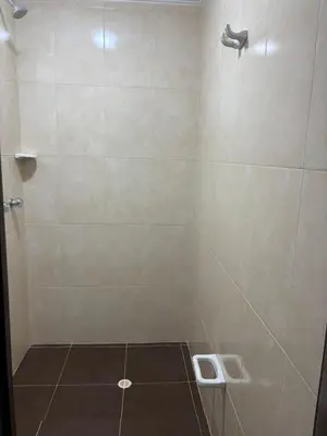 a bathroom with a shower with a toilet at Apto en Laureles, 4 Habitaciones Ideal para Grupos in Medellín