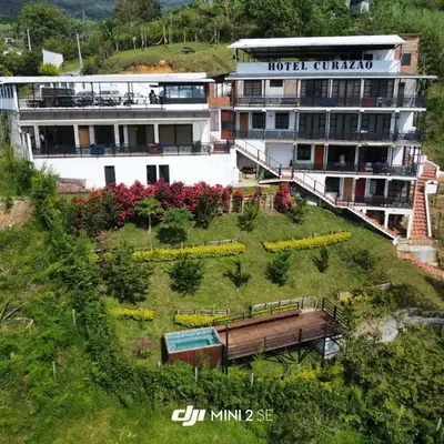 Hotel Curazao Natural Living cerca a charcos naturales y tobogán extremo