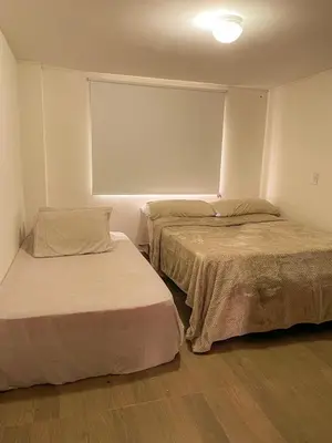 a bedroom with two beds and a window at Apartamento en Guarne-Antioquia in Guarne