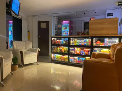 a store filled with lots of food and drinks at Hotel Galería Plaza in Santa Bárbara