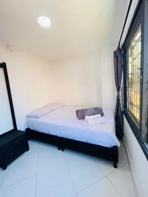 a small bed in a room with a window at Hospedaje Mi casita in Guatapé