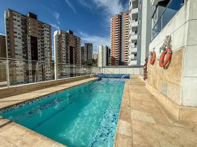 a swimming pool on the roof of a building at Apartamento con vista a la montaña, piscina y gym in Sabaneta