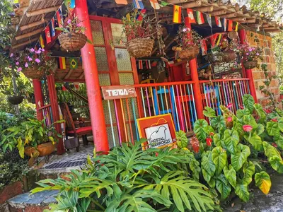 a store with a bunch of flowers and plants at Hotel Marrokos Aeropuerto José María Córdova in Rionegro