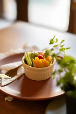 a bowl of vegetables on a plate on a table at Hotel Boutique Lomas Colonial in Santa Fe de Antioquia