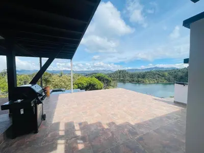 Gallery image of Casa garuda, hermosa cabaña con vista a la piedra de El Peñol in La Pradera