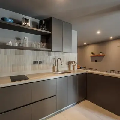 10th Street Three-Bedroom Jacuzzi & Billiard 201