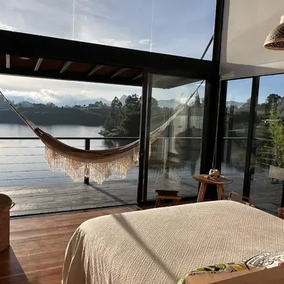 Villa de lujo frente a la represa del Peñol
