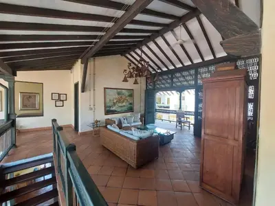 a living room with a couch and a table at Espectacular Casa en Cauca viejo con piscina, jacuzzi y turco in Jericó