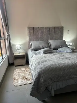 a bedroom with a large bed with a large headboard at Apartamento Moderno con piscina en Medellín Itagüí - sur in Estación El Salto