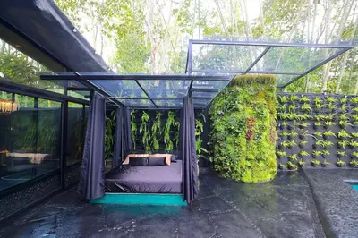 a room with a bed and some green plants at Luxury Villa Eleven Eleven in San Rafael
