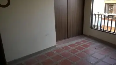 an empty room with a window and a floor at Apartamento funcional cerca a Parque de Bello Antioquia in Bello
