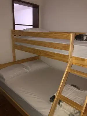 a couple of bunk beds in a room with a window at Apartamento funcional cerca a Parque de Bello Antioquia in Bello