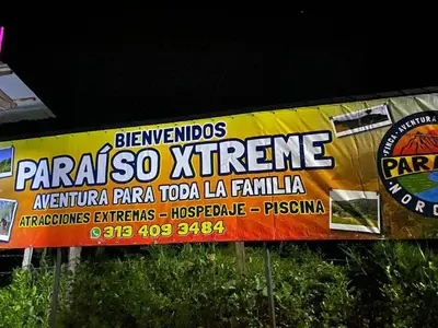 a banner that reads paranza so xivenne on a building at Cabaña con jacuzzi y piscina con agua de manantial in Norcasia