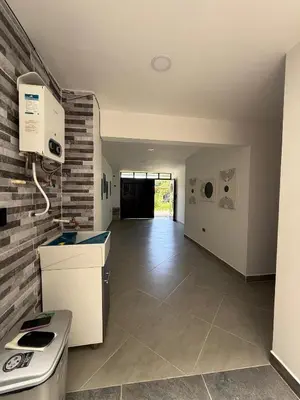 a kitchen with a counter and a tile floor at Primer piso con Garaje in Guatapé