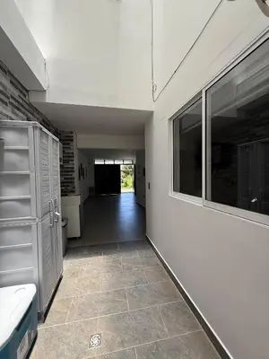 an empty kitchen with a hallway with a window at Primer piso con Garaje in Guatapé