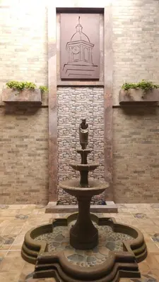 a fountain in the middle of a room at Paraíso Plaza - Hotel Boutique in Aguadas
