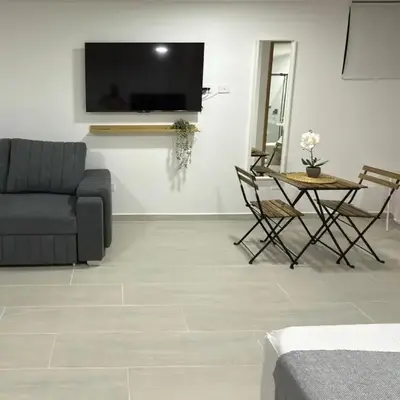 Nuevo apartamento en plaza principal de Guatape