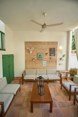 a living room with couches and tables and a ceiling at Cauca Viejo parque Aliciadorada in Jericó