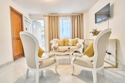a living room with two chairs and a couch at Casa grande cerca al Poblado in Medellín