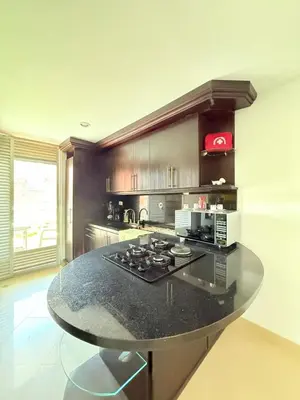 a kitchen with a black counter top and a table at APARTAMENTO EN LAURELES, Ambiente familiar in Medellín