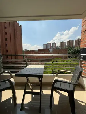 a table and chairs on a balcony with a view at APARTAMENTO EN LAURELES, Ambiente familiar in Medellín