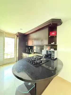 a kitchen with a black counter top in a room at APARTAMENTO EN LAURELES, Ambiente familiar in Medellín