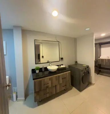 a bathroom with a sink and a washing machine at Apartamento de lujo Poblado in Estación El Salto