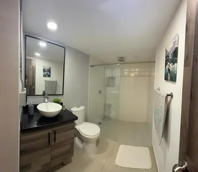 a bathroom with a toilet and a sink and a shower at Apartamento de lujo Poblado in Estación El Salto
