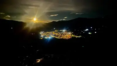 a view of a city lit up at night at Hotel Cabañas Villa Loe Jardín in Jardin