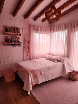 a bedroom with a bed with a pink bedspread at Finca de Lujo en Rionegro -30 min Airport -1 hr Guatapé in Rionegro