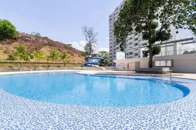 an empty swimming pool in a building at Apartamento loft en Santa Fe de Antioquia in Santa Fe de Antioquia