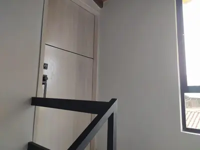a room with a door and a stair case at Apartamento en Rionegro in Rionegro