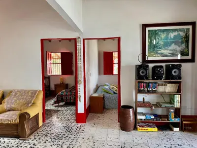 a living room with a couch and a mirror at Finca cafetera para descanso in Fredonia