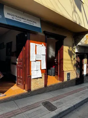 a store front of a building with signs on it at Apartamento Hayalón in Betania