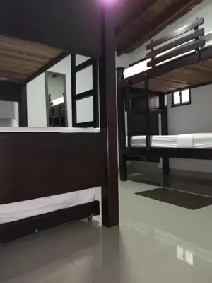 a room with two bunk beds and a mirror at COMODOS APARTAMENTOS EN LA MEJOR ZONA DE MEDELLIN LAURELES ESTADiO in Medellín