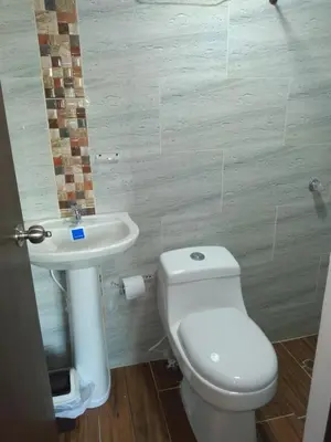 a bathroom with a white toilet and a sink at COMODOS APARTAMENTOS EN LA MEJOR ZONA DE MEDELLIN LAURELES ESTADiO in Medellín