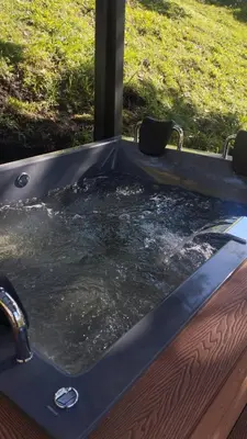 a bathtub with water in it in a yard at Cabaña con Jacuzzi cerca al Peñol in Chiquinquirá