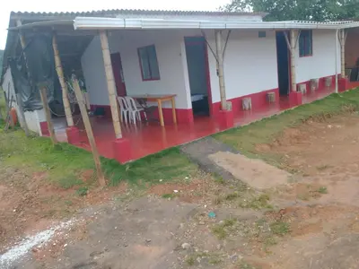 a house with a table in front of it at Casa de descansó la pradera