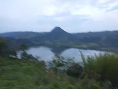 a view of a lake with a mountain in the background at Casa de descansó la pradera