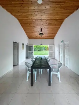 a dining room with a table and chairs at Casa Hotel Villa Sabrosura in Mariquita