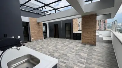 a bathroom with a sink and a view of a building at Apto Moderno,Tranquilo, Avenida las Vegas, cerca al Metro, a 20 min de Provenza in Sabaneta