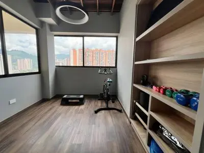 an empty room with a room with windows and a desk at Apto Moderno,Tranquilo, Avenida las Vegas, cerca al Metro, a 20 min de Provenza in Sabaneta