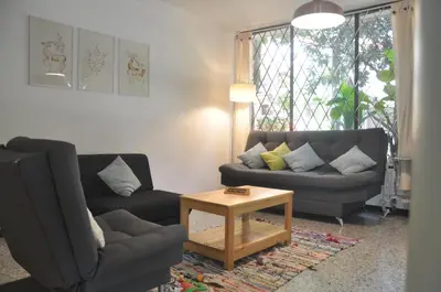 a living room with two couches and a coffee table at Laureles, casa completa y amplia para grupos grandes in Medellín