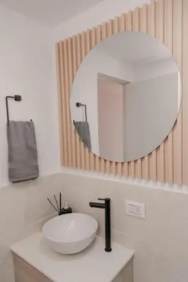 a bathroom with a white sink and a mirror at Apartamento en Rionegro, Cerca al aeropuerto JMC in Rionegro