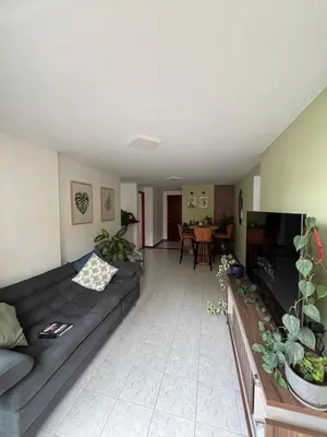 a living room with a couch and a table at Hermosa habitación con excelente ubicación in Medellín