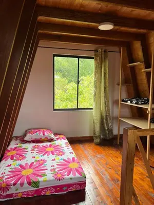 a bedroom with a bed and a window at Pazionart Chalets in Santa Elena